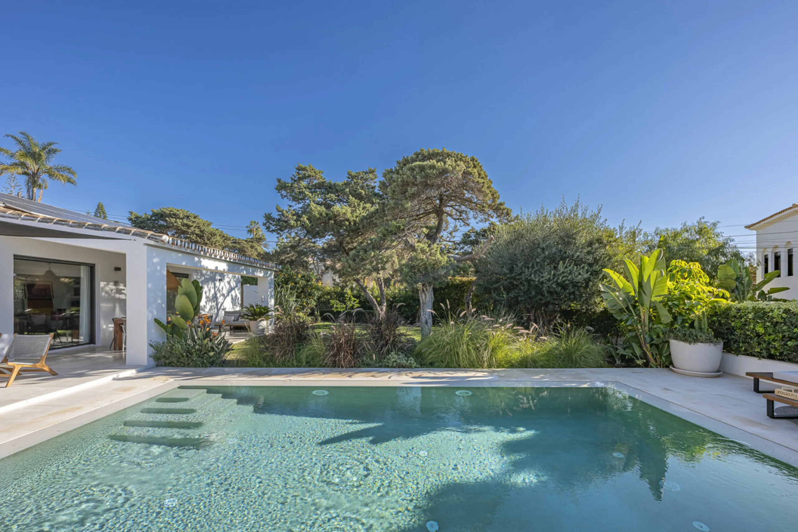 Stunning single-story villa located in the tranquil and sought-after area of Marbesa, East of Marbella. This beautifully designed property features three bedrooms plus an office space, making it ideal for both relaxation and productivity. The villa underw
