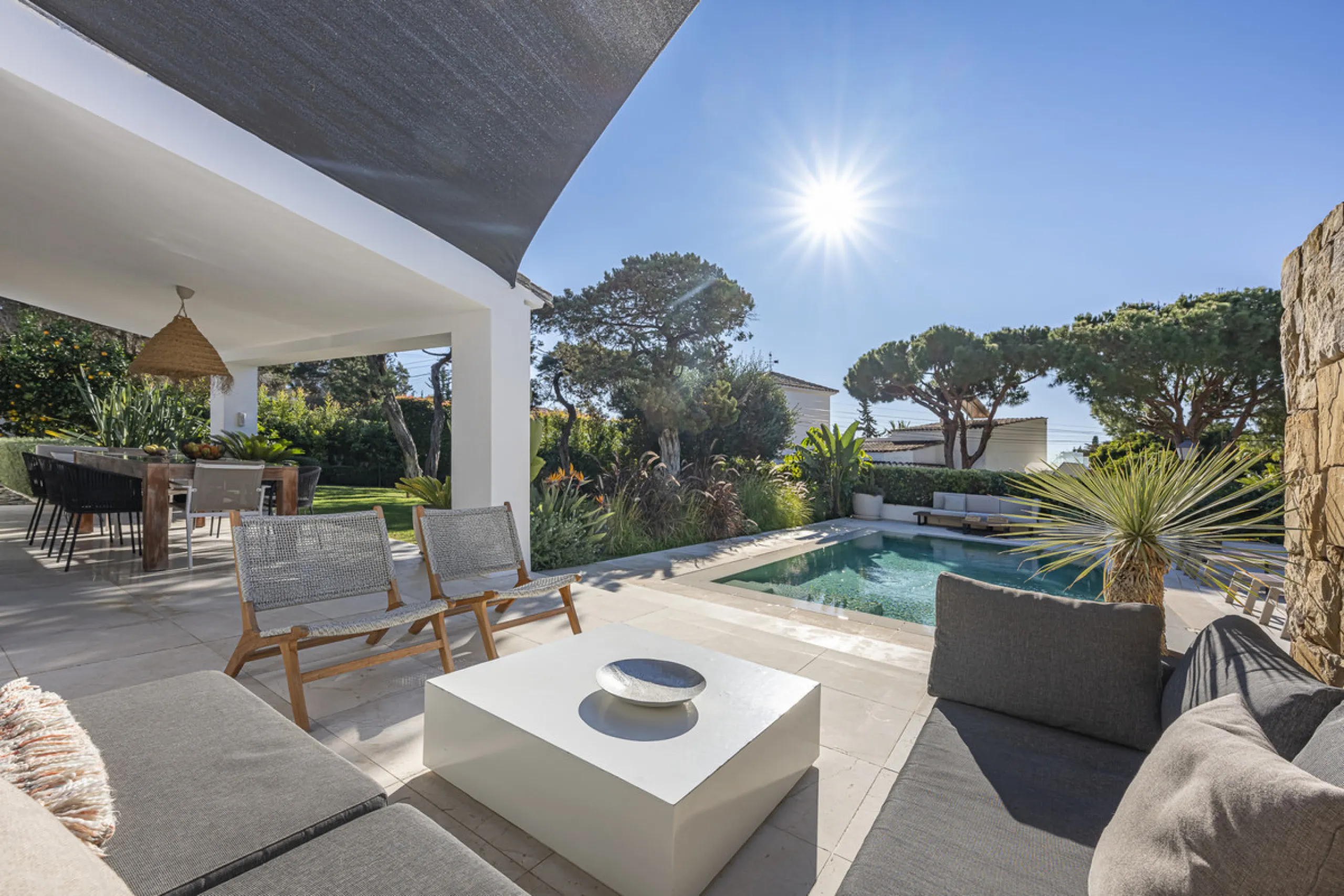 Stunning single-story villa located in the tranquil and sought-after area of Marbesa, East of Marbella. This beautifully designed property features three bedrooms plus an office space, making it ideal for both relaxation and productivity. The villa underw