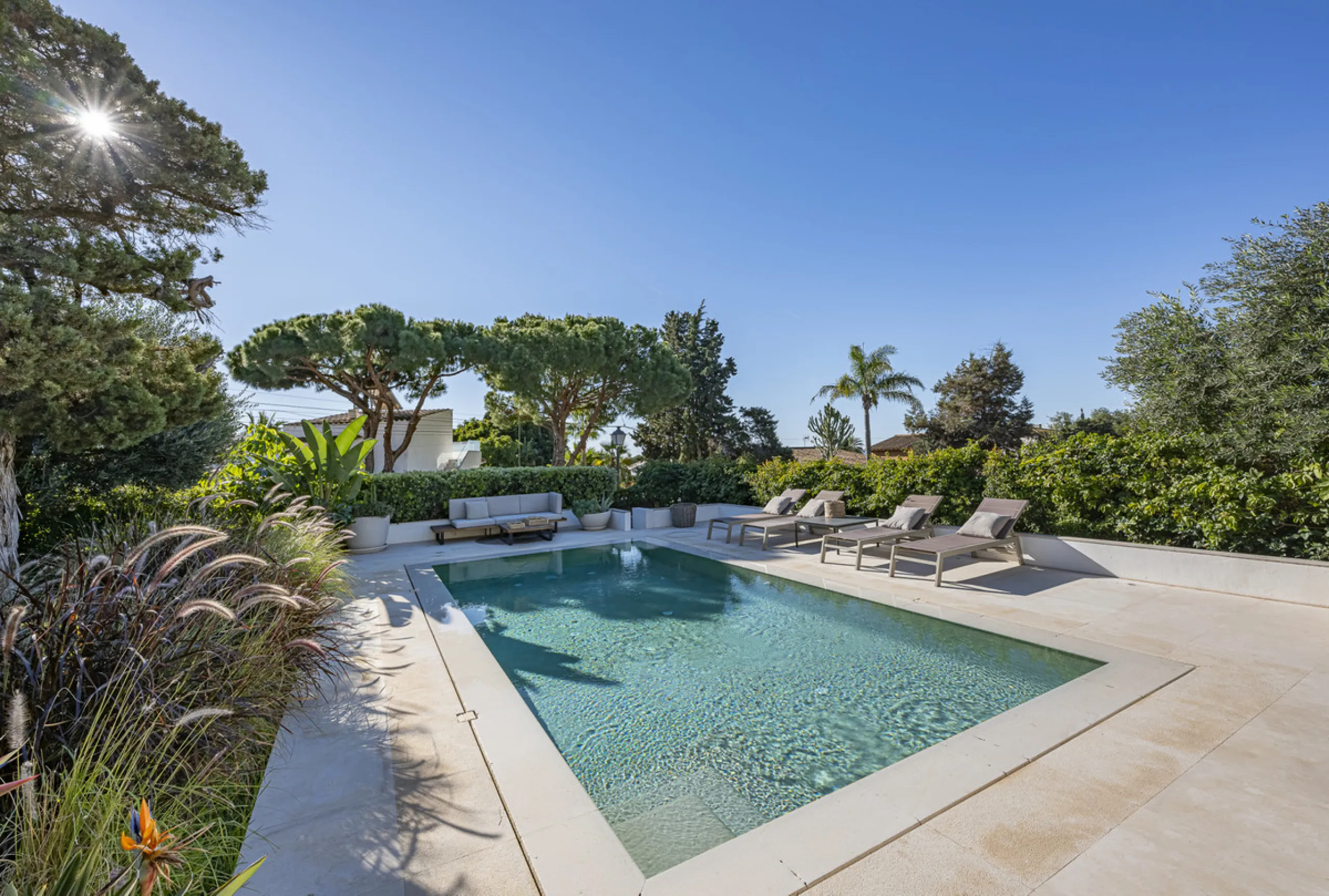 Stunning single-story villa located in the tranquil and sought-after area of Marbesa, East of Marbella. This beautifully designed property features three bedrooms plus an office space, making it ideal for both relaxation and productivity. The villa underw