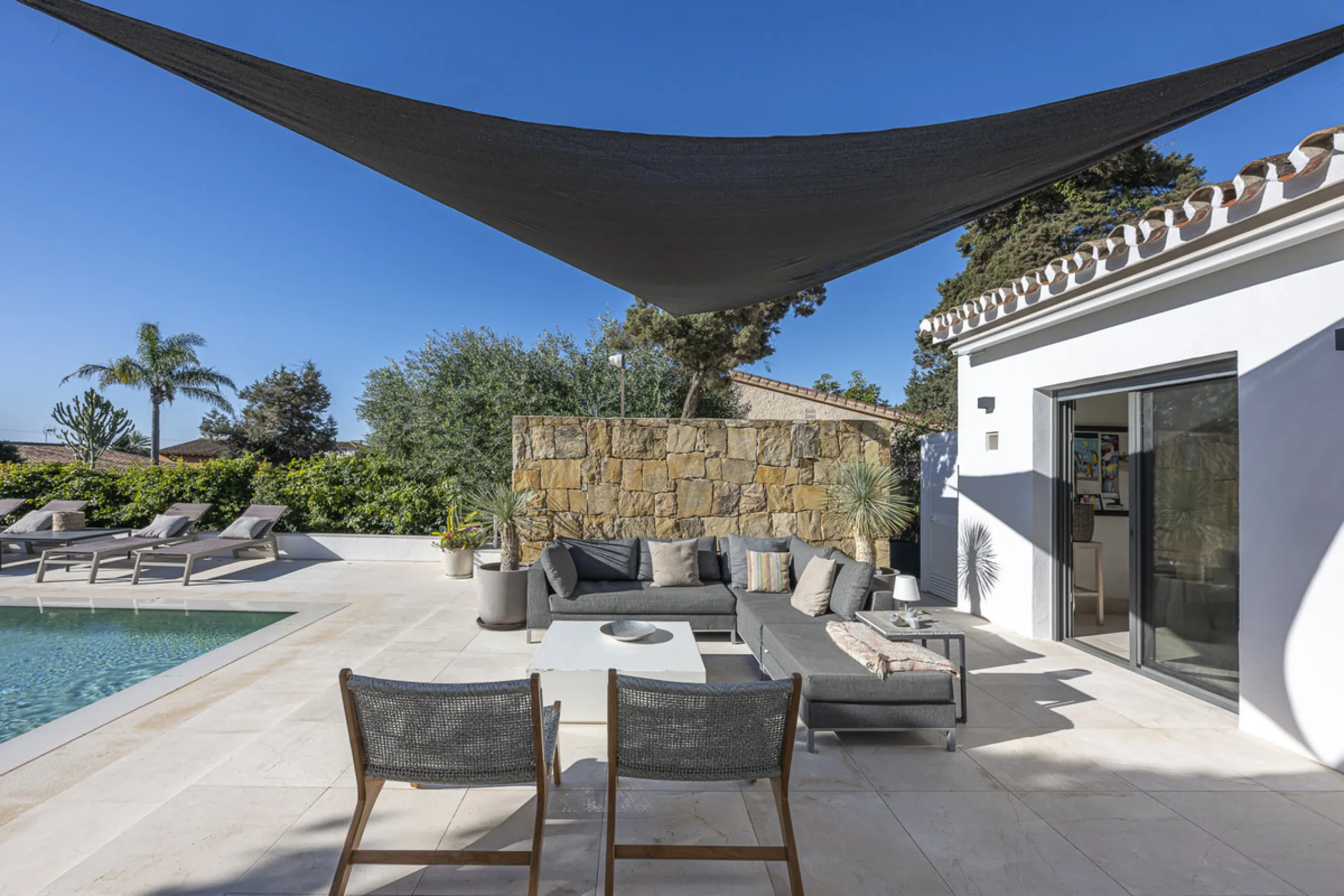 Stunning single-story villa located in the tranquil and sought-after area of Marbesa, East of Marbella. This beautifully designed property features three bedrooms plus an office space, making it ideal for both relaxation and productivity. The villa underw