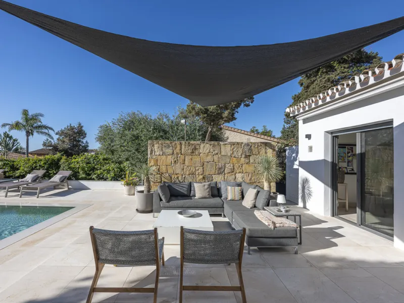 Stunning single-story villa located in the tranquil and sought-after area of Marbesa, East of Marbella. This beautifully designed property features three bedrooms plus an office space, making it ideal for both relaxation and productivity. The villa underw