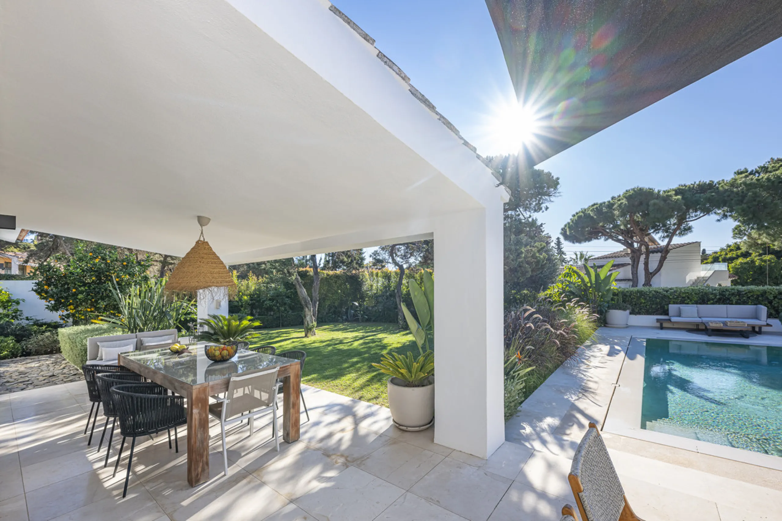 Stunning single-story villa located in the tranquil and sought-after area of Marbesa, East of Marbella. This beautifully designed property features three bedrooms plus an office space, making it ideal for both relaxation and productivity. The villa underw