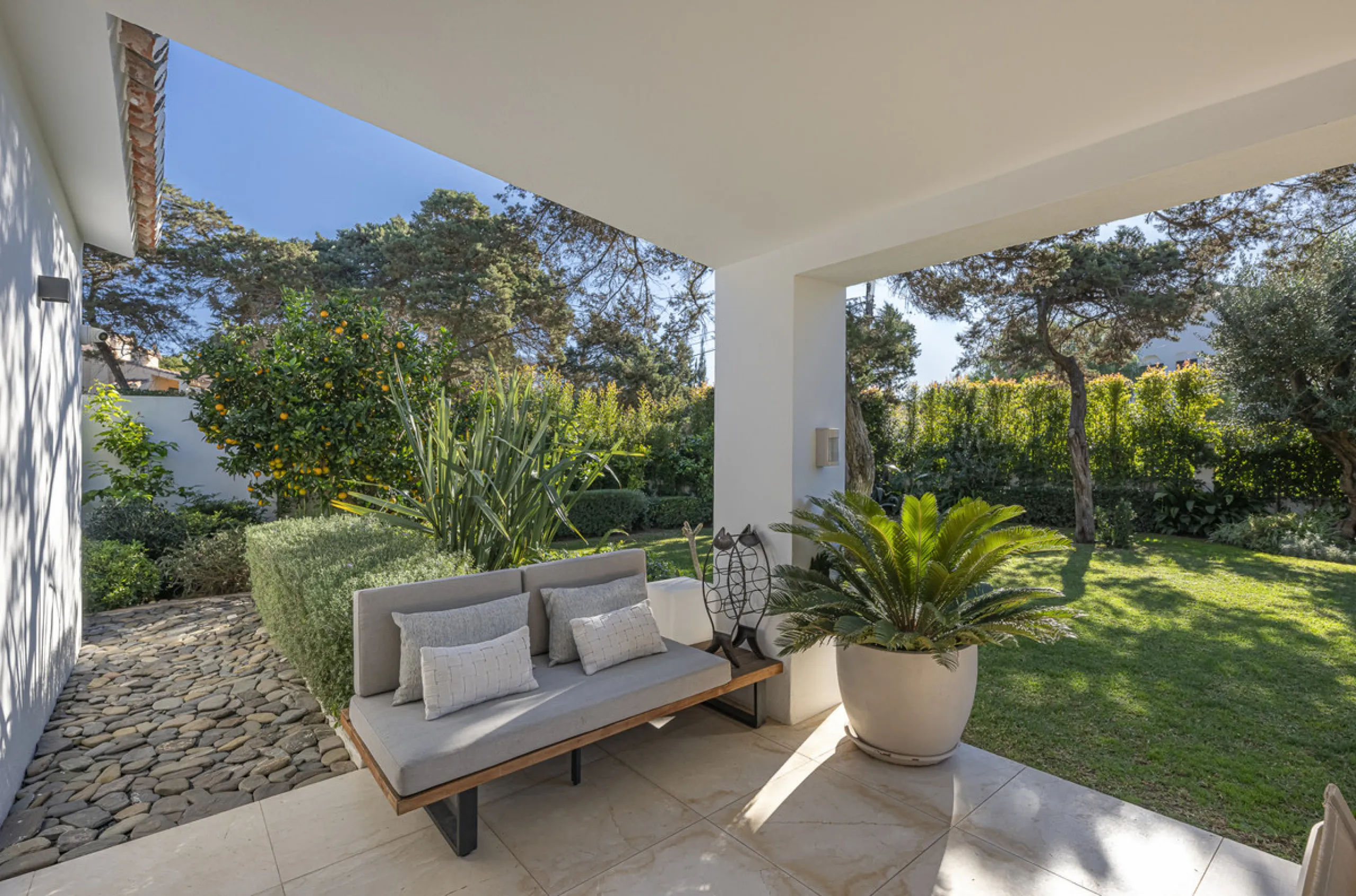 Stunning single-story villa located in the tranquil and sought-after area of Marbesa, East of Marbella. This beautifully designed property features three bedrooms plus an office space, making it ideal for both relaxation and productivity. The villa underw
