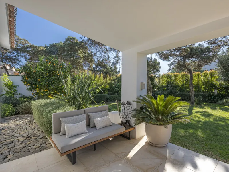 Stunning single-story villa located in the tranquil and sought-after area of Marbesa, East of Marbella. This beautifully designed property features three bedrooms plus an office space, making it ideal for both relaxation and productivity. The villa underw
