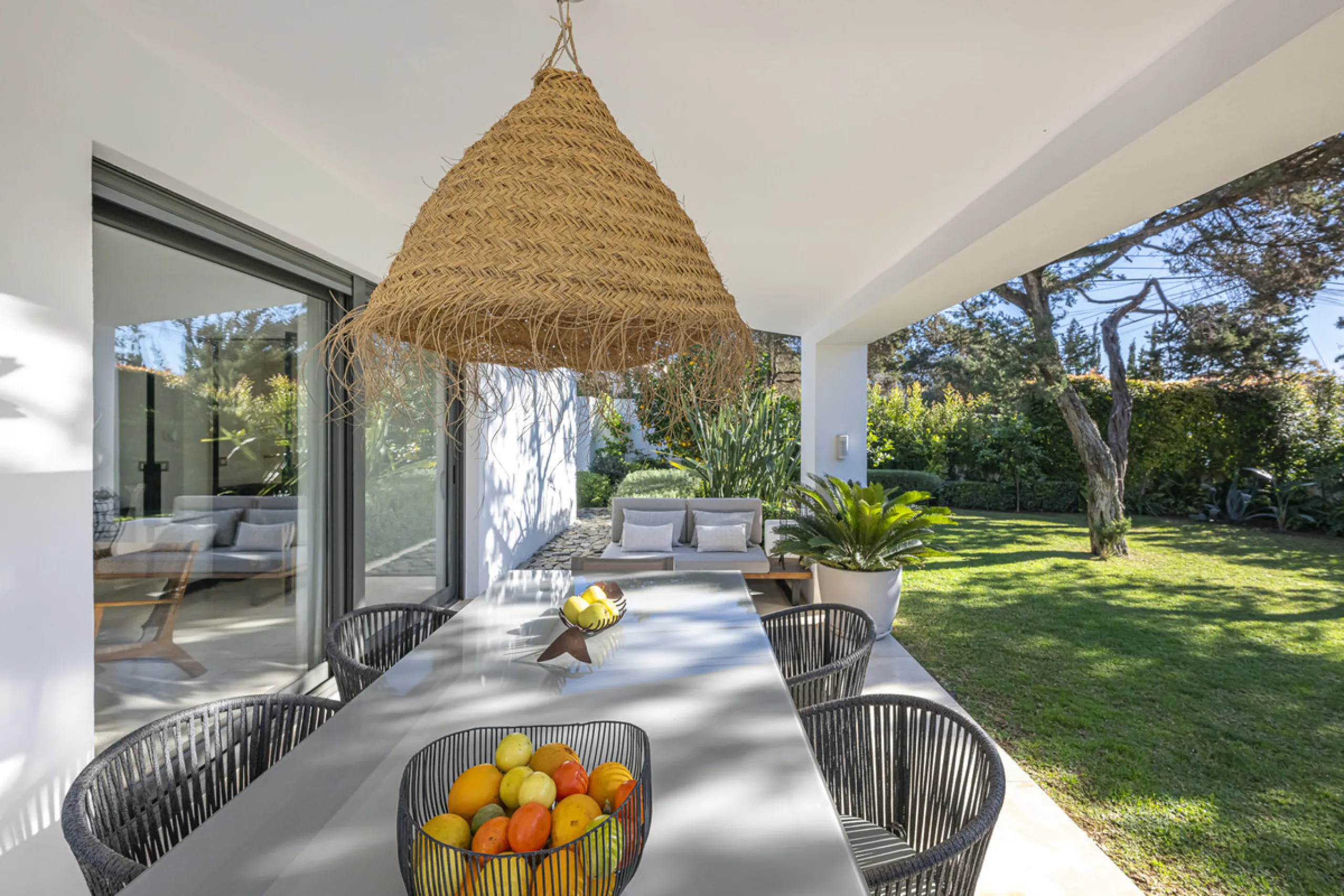 Stunning single-story villa located in the tranquil and sought-after area of Marbesa, East of Marbella. This beautifully designed property features three bedrooms plus an office space, making it ideal for both relaxation and productivity. The villa underw