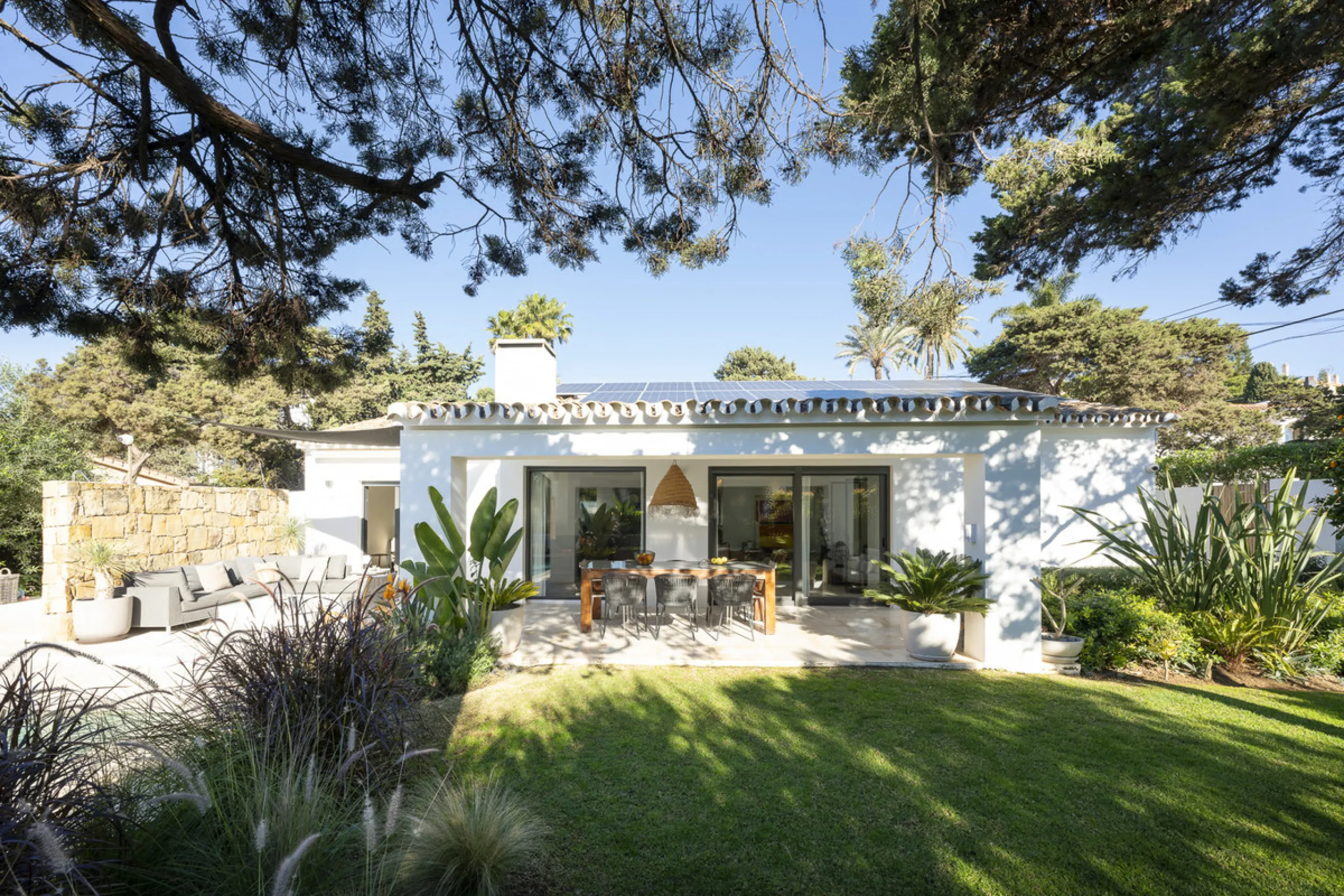 Stunning single-story villa located in the tranquil and sought-after area of Marbesa, East of Marbella. This beautifully designed property features three bedrooms plus an office space, making it ideal for both relaxation and productivity. The villa underw