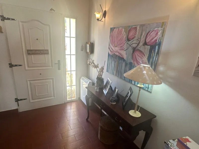 Discover this exceptional Spanish-style villa with private pool, offering space, comfort, and a unique layout ideal for family living or entertaining.