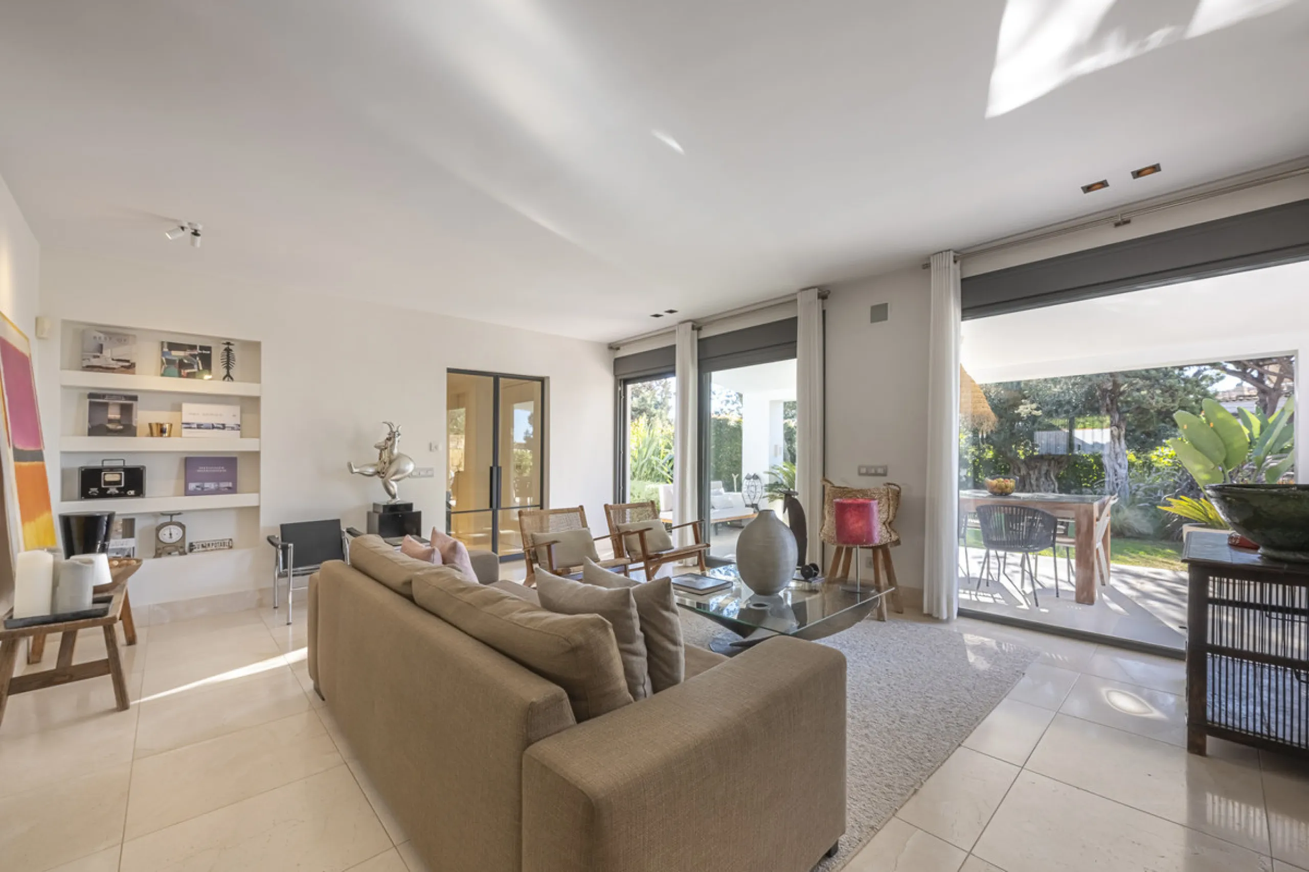 Stunning single-story villa located in the tranquil and sought-after area of Marbesa, East of Marbella. This beautifully designed property features three bedrooms plus an office space, making it ideal for both relaxation and productivity. The villa underw