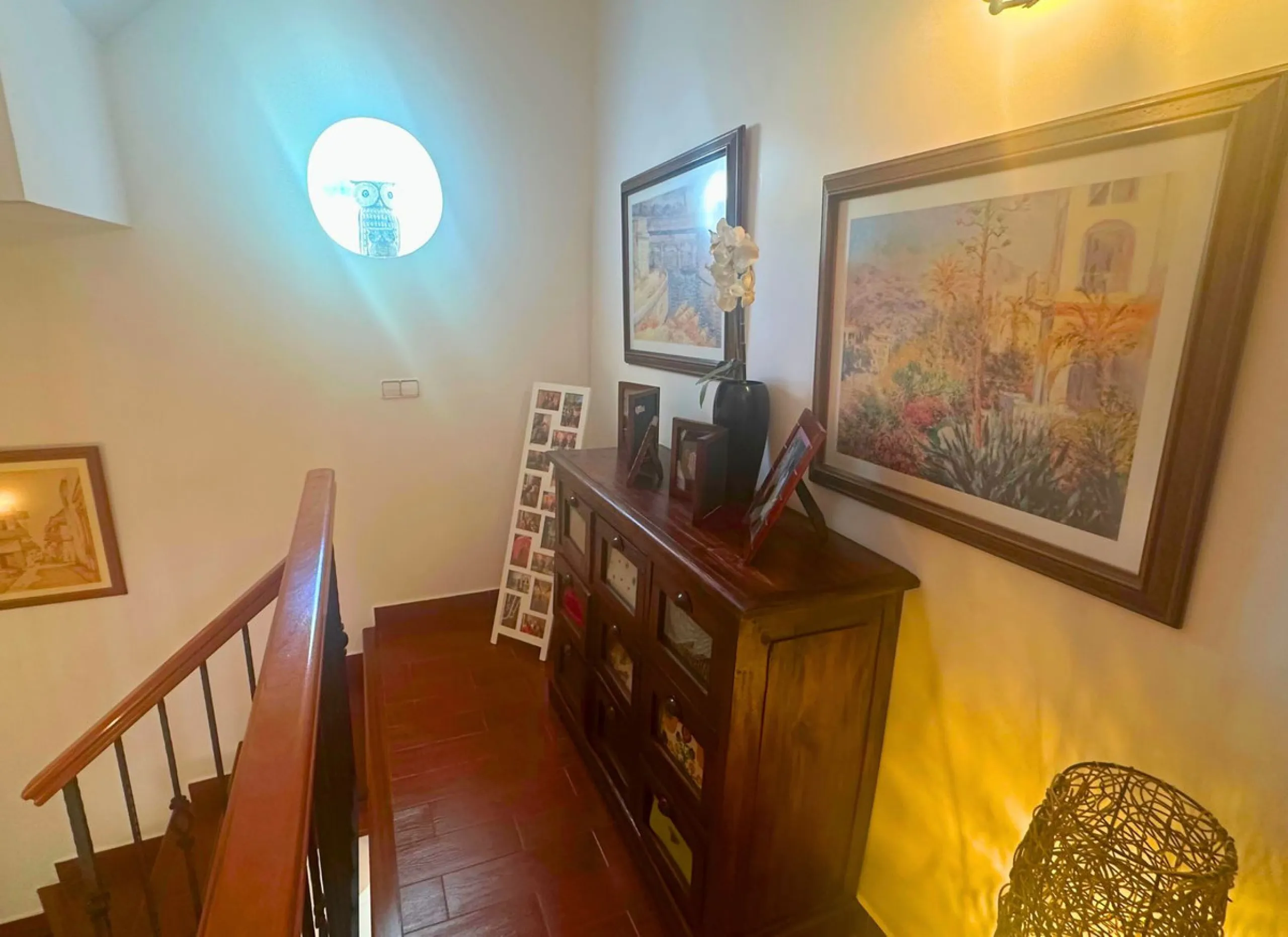 Discover this exceptional Spanish-style villa with private pool, offering space, comfort, and a unique layout ideal for family living or entertaining.