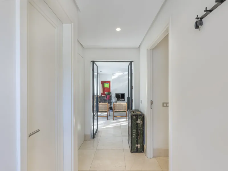 Stunning single-story villa located in the tranquil and sought-after area of Marbesa, East of Marbella. This beautifully designed property features three bedrooms plus an office space, making it ideal for both relaxation and productivity. The villa underw