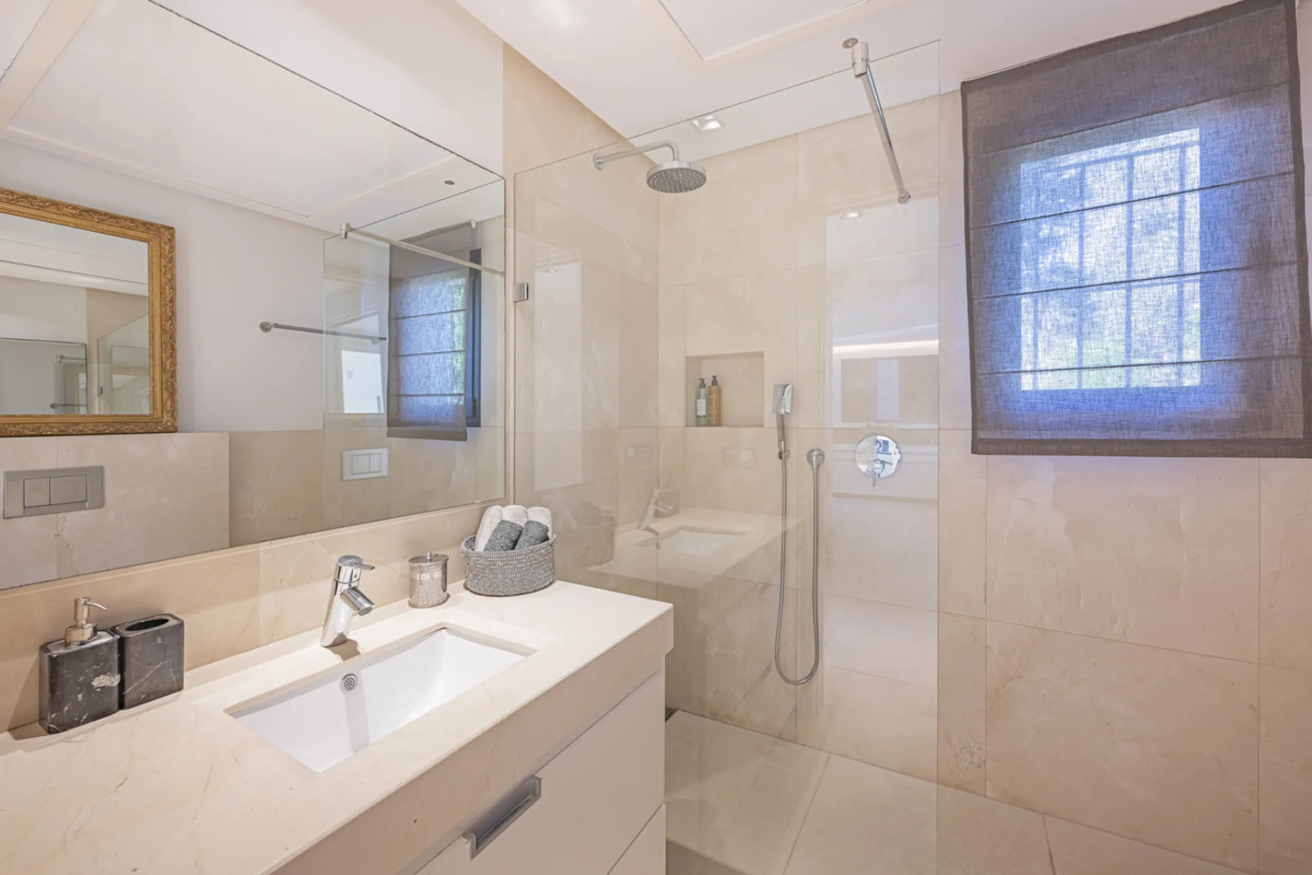 Stunning single-story villa located in the tranquil and sought-after area of Marbesa, East of Marbella. This beautifully designed property features three bedrooms plus an office space, making it ideal for both relaxation and productivity. The villa underw