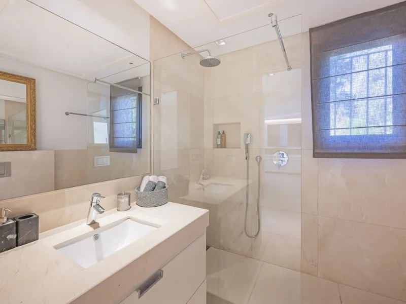 Stunning single-story villa located in the tranquil and sought-after area of Marbesa, East of Marbella. This beautifully designed property features three bedrooms plus an office space, making it ideal for both relaxation and productivity. The villa underw