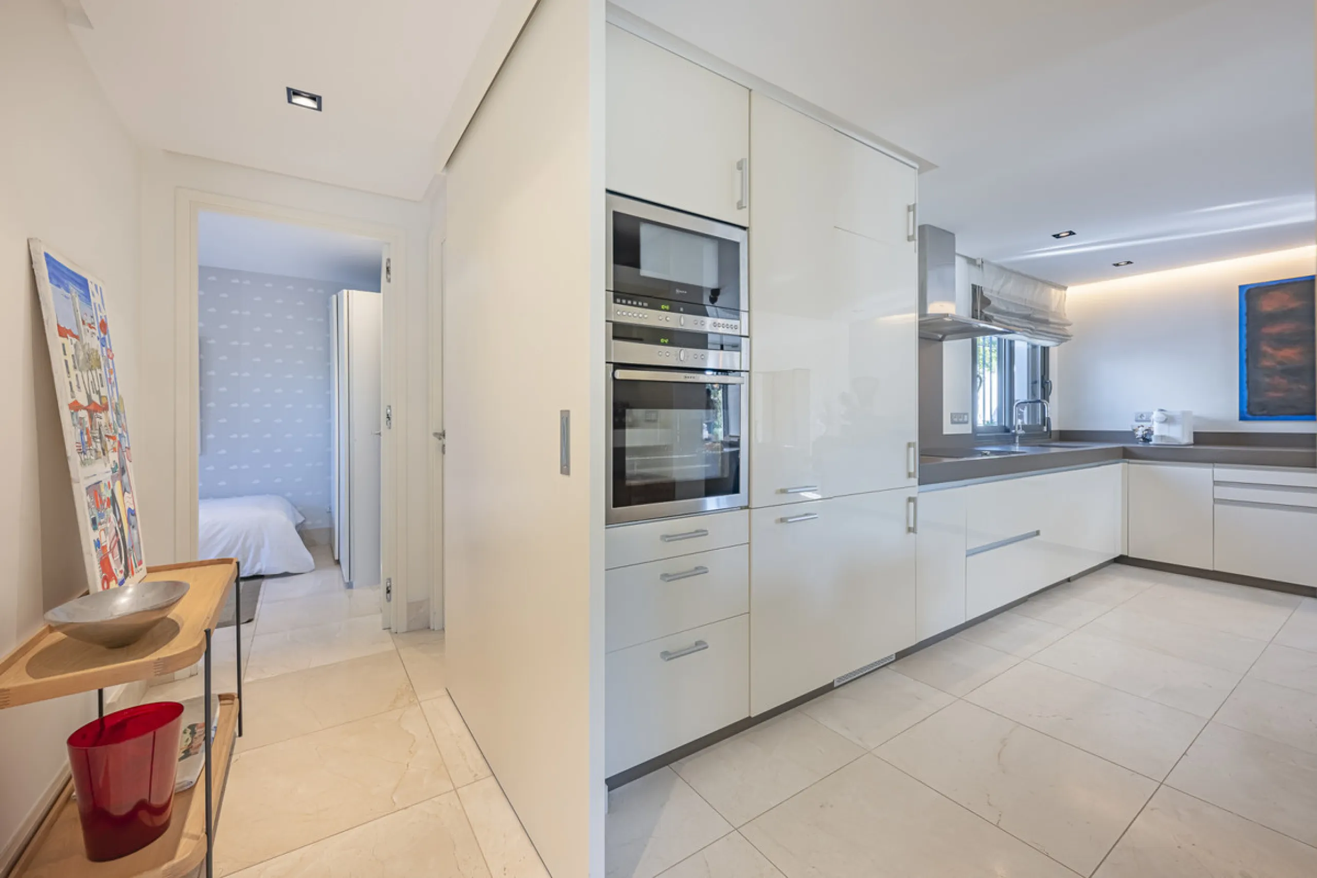 Stunning single-story villa located in the tranquil and sought-after area of Marbesa, East of Marbella. This beautifully designed property features three bedrooms plus an office space, making it ideal for both relaxation and productivity. The villa underw