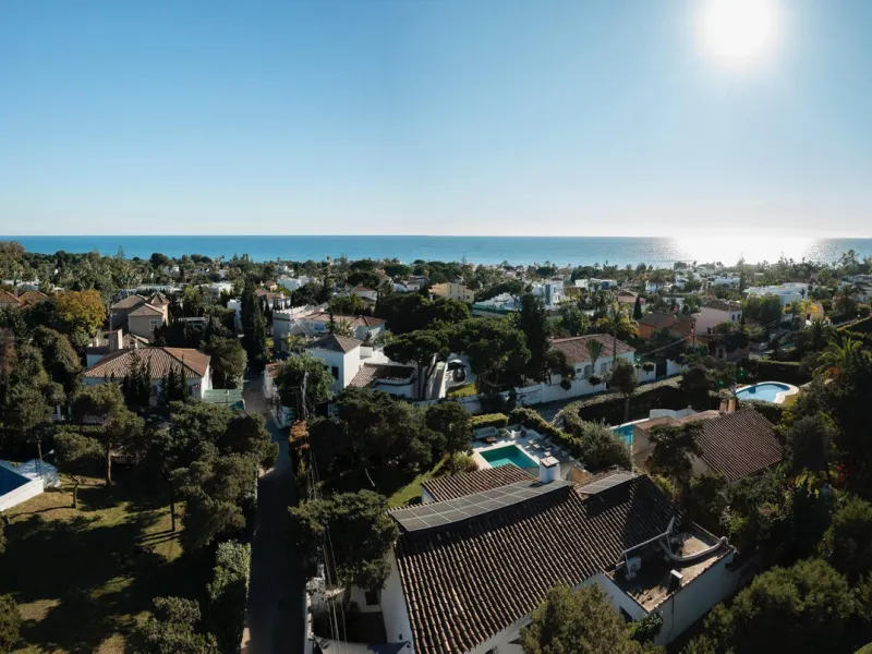 Stunning single-story villa located in the tranquil and sought-after area of Marbesa, East of Marbella. This beautifully designed property features three bedrooms plus an office space, making it ideal for both relaxation and productivity. The villa underw