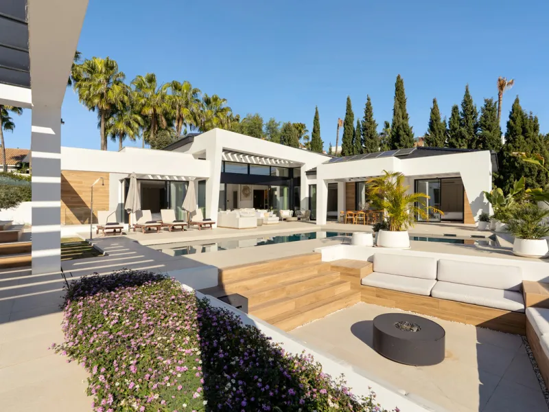 House - Detached Villa в продаже в Marbella, Málaga. В доме 6 спален и 6 ванных комнат. Площадь дома 640 м². Площадь участка 1130 м²
