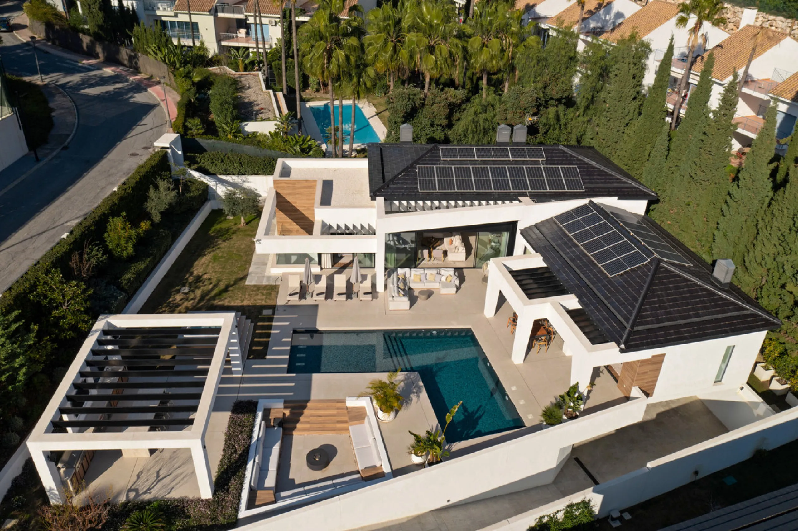 House - Detached Villa в продаже в Marbella, Málaga. В доме 6 спален и 6 ванных комнат. Площадь дома 640 м². Площадь участка 1130 м²