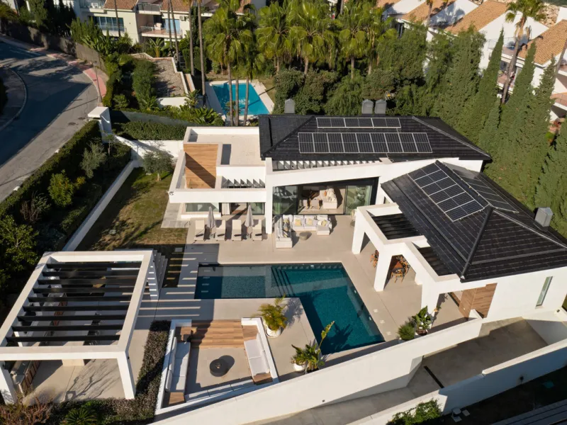 House - Detached Villa в продаже в Marbella, Málaga. В доме 6 спален и 6 ванных комнат. Площадь дома 640 м². Площадь участка 1130 м²
