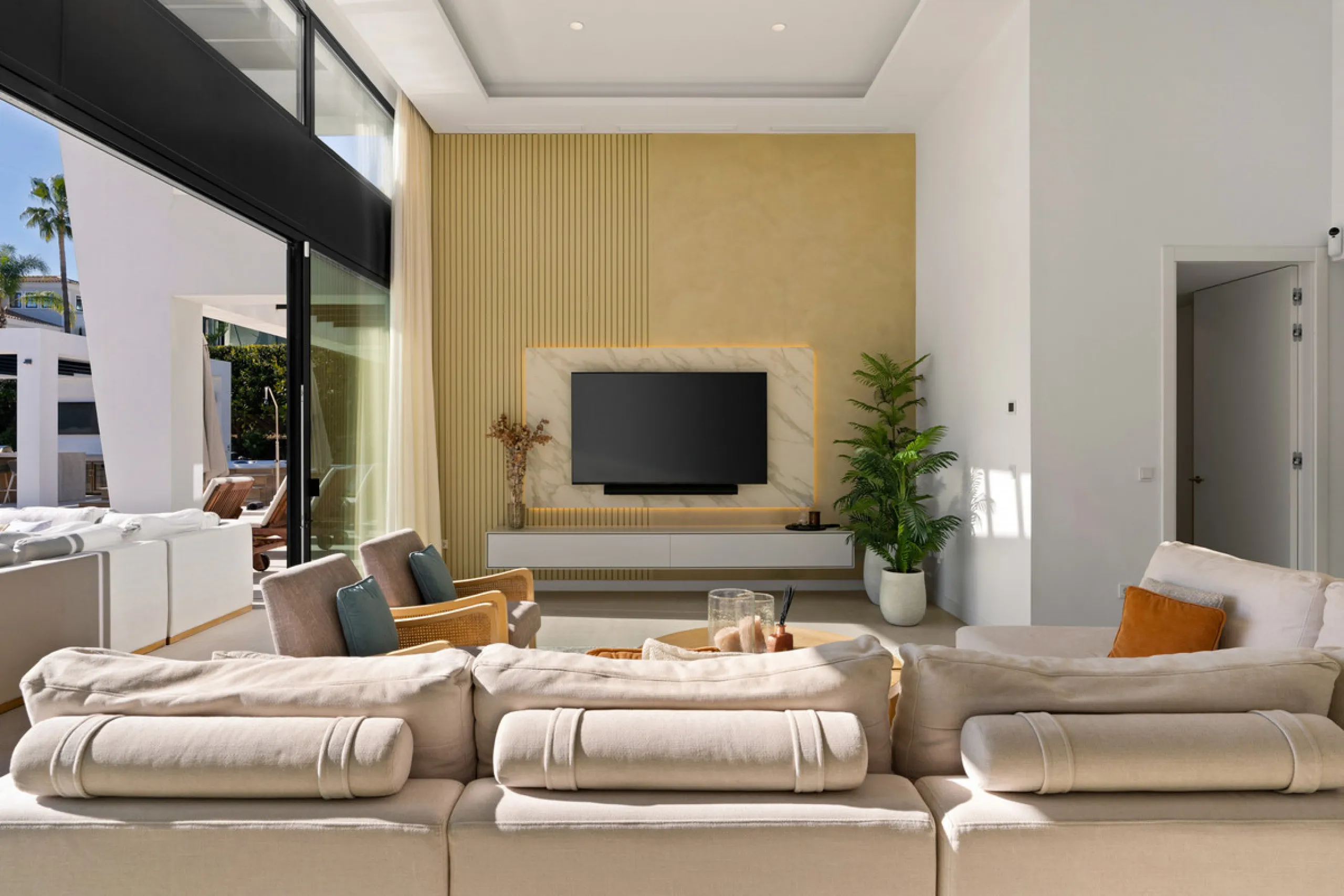 House - Detached Villa в продаже в Marbella, Málaga. В доме 6 спален и 6 ванных комнат. Площадь дома 640 м². Площадь участка 1130 м²