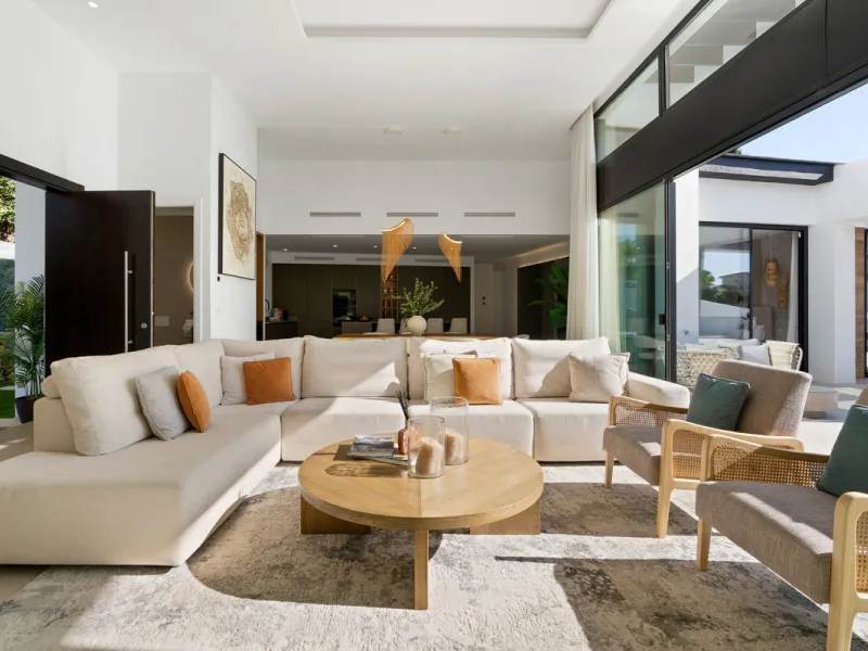 House - Detached Villa в продаже в Marbella, Málaga. В доме 6 спален и 6 ванных комнат. Площадь дома 640 м². Площадь участка 1130 м²