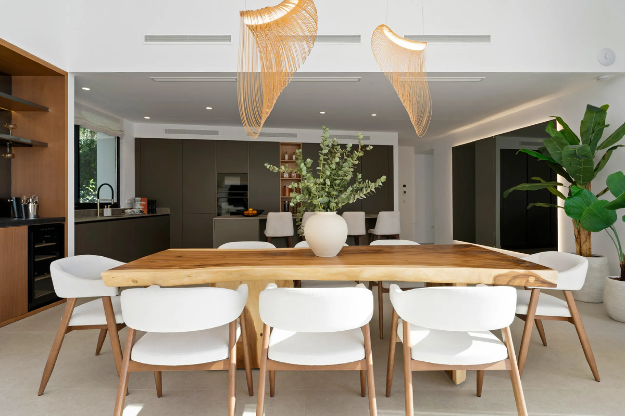 House - Detached Villa в продаже в Marbella, Málaga. В доме 6 спален и 6 ванных комнат. Площадь дома 640 м². Площадь участка 1130 м²