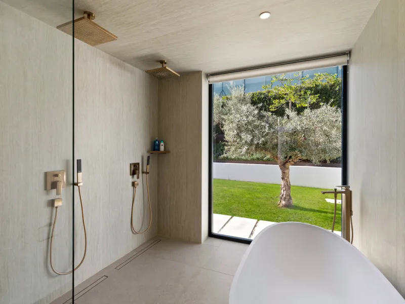 House - Detached Villa в продаже в Marbella, Málaga. В доме 6 спален и 6 ванных комнат. Площадь дома 640 м². Площадь участка 1130 м²