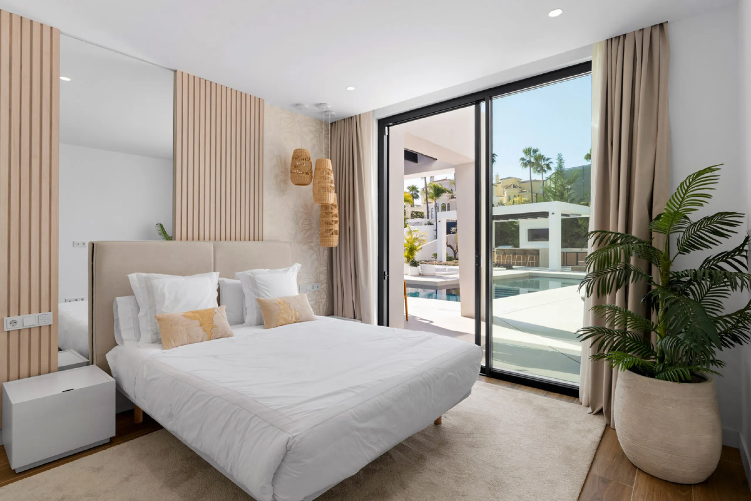 House - Detached Villa в продаже в Marbella, Málaga. В доме 6 спален и 6 ванных комнат. Площадь дома 640 м². Площадь участка 1130 м²