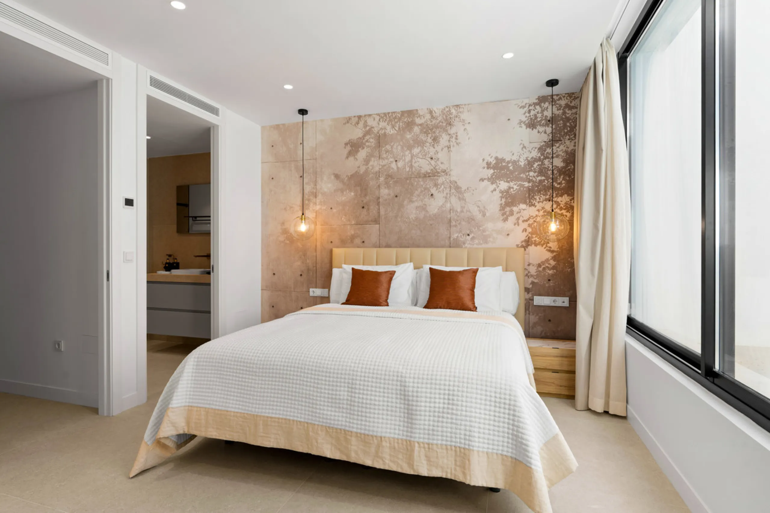 House - Detached Villa в продаже в Marbella, Málaga. В доме 6 спален и 6 ванных комнат. Площадь дома 640 м². Площадь участка 1130 м²
