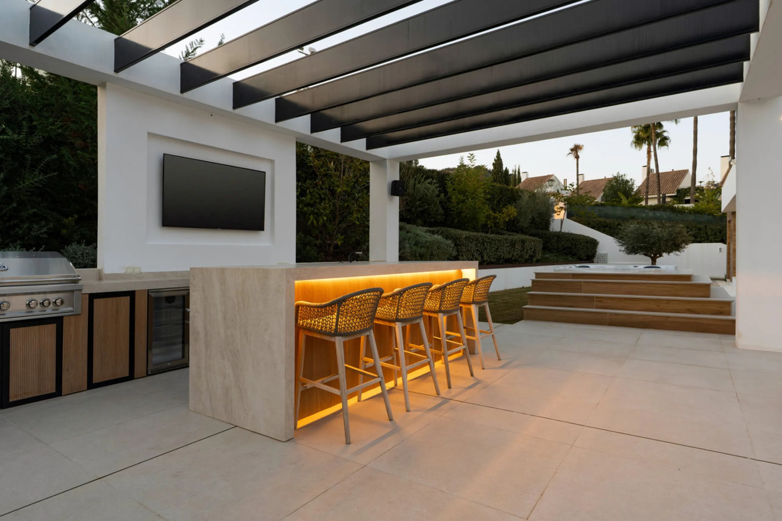 House - Detached Villa в продаже в Marbella, Málaga. В доме 6 спален и 6 ванных комнат. Площадь дома 640 м². Площадь участка 1130 м²