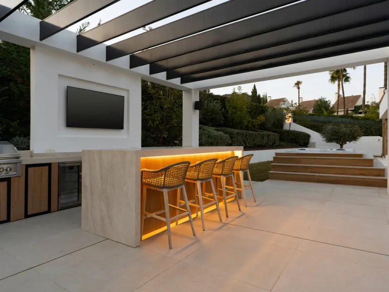House - Detached Villa в продаже в Marbella, Málaga. В доме 6 спален и 6 ванных комнат. Площадь дома 640 м². Площадь участка 1130 м²