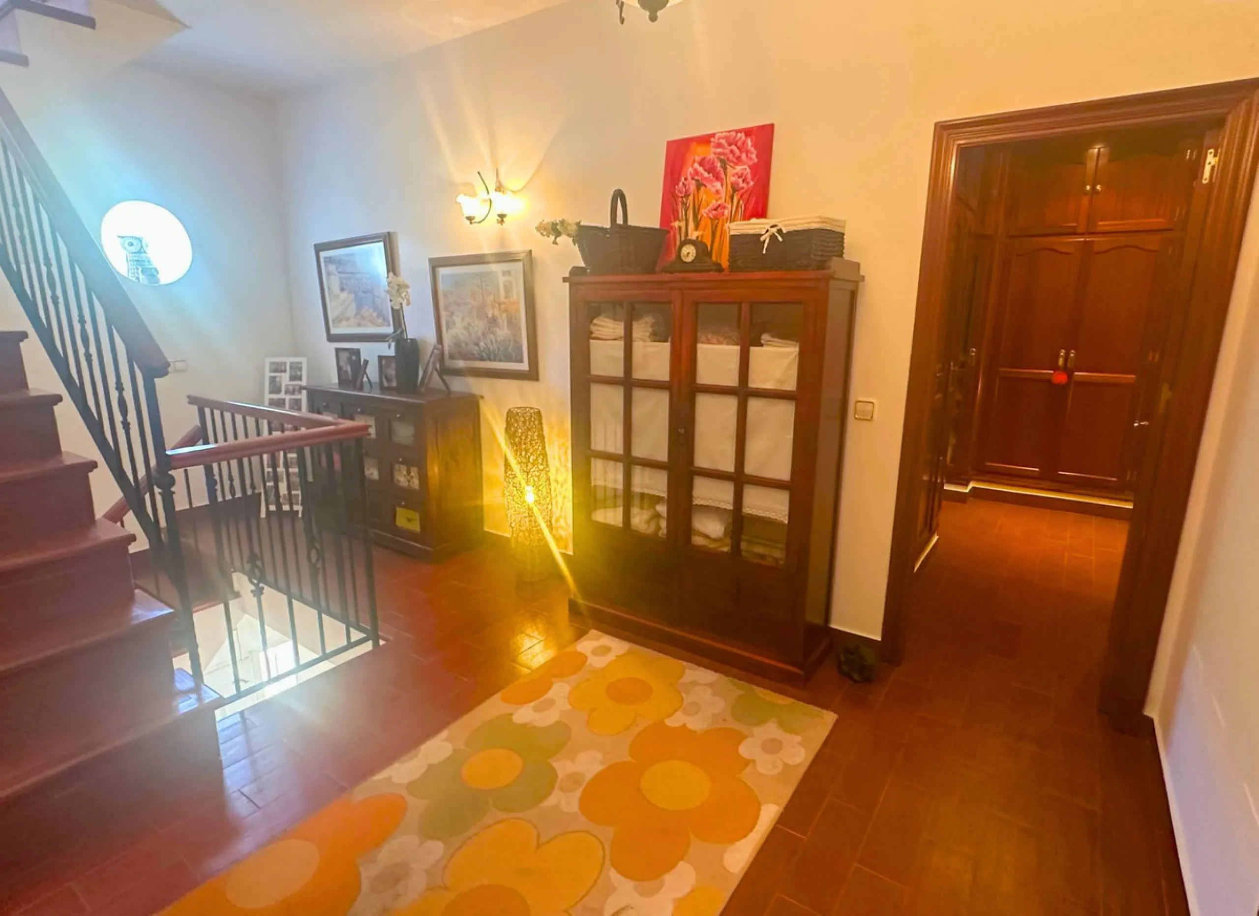 Discover this exceptional Spanish-style villa with private pool, offering space, comfort, and a unique layout ideal for family living or entertaining.
