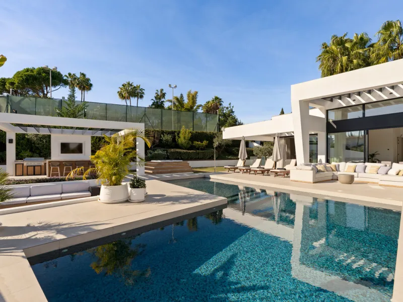 House - Detached Villa в продаже в Marbella, Málaga. В доме 6 спален и 6 ванных комнат. Площадь дома 640 м². Площадь участка 1130 м²