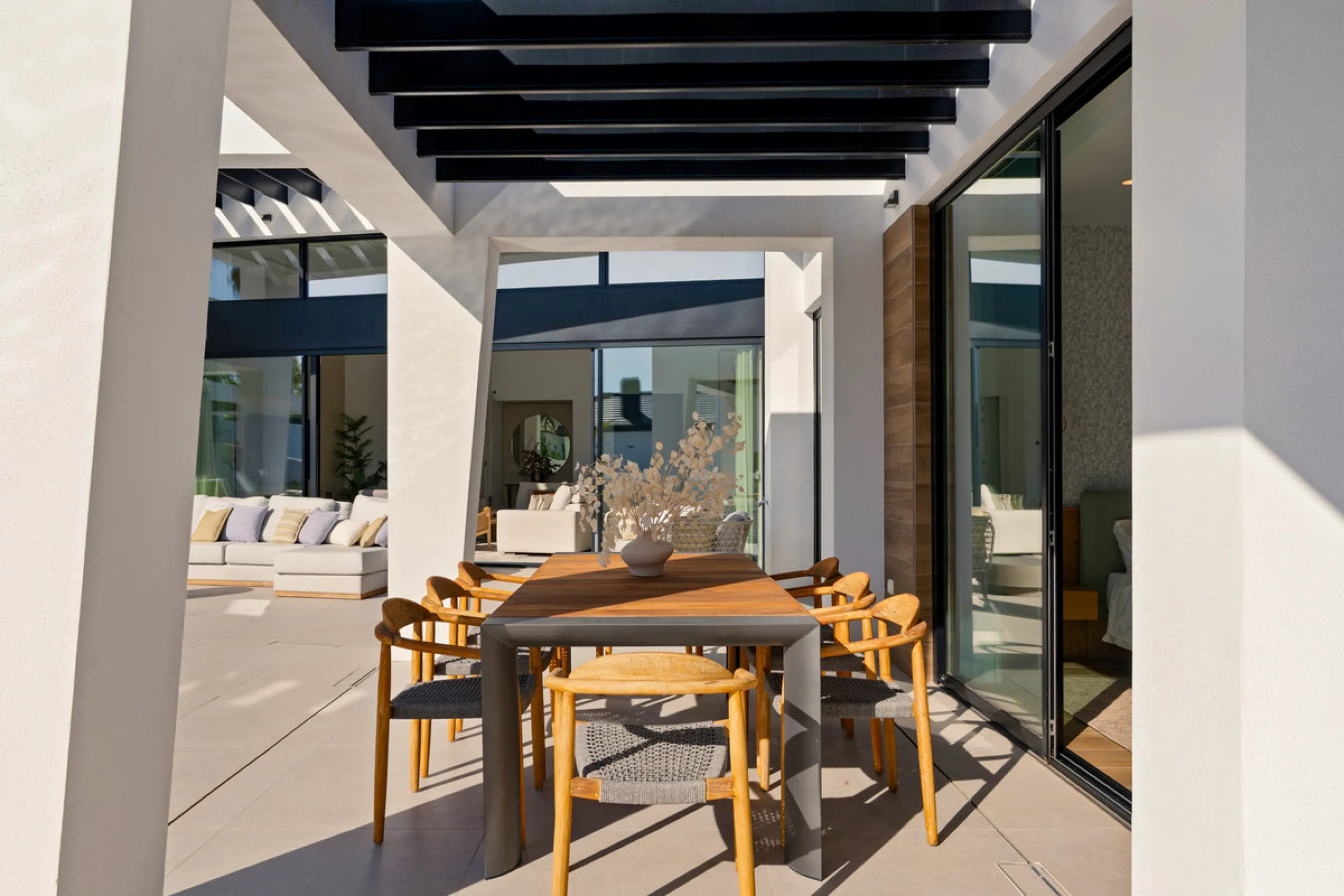 House - Detached Villa в продаже в Marbella, Málaga. В доме 6 спален и 6 ванных комнат. Площадь дома 640 м². Площадь участка 1130 м²
