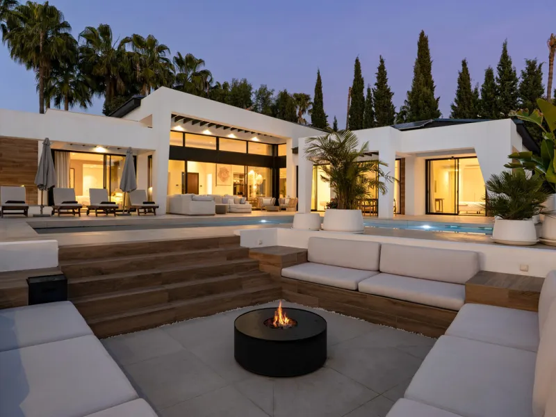House - Detached Villa в продаже в Marbella, Málaga. В доме 6 спален и 6 ванных комнат. Площадь дома 640 м². Площадь участка 1130 м²