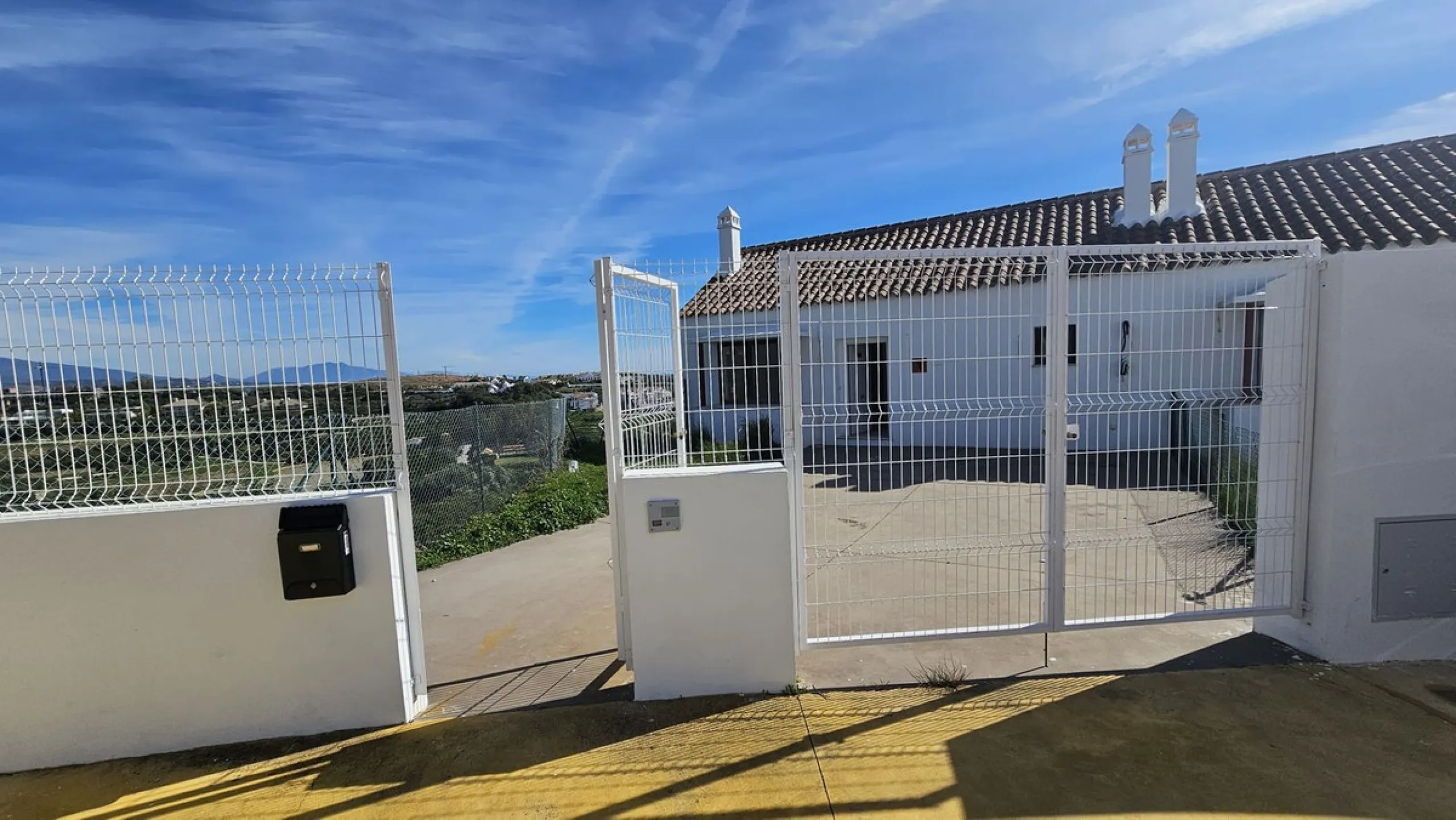 House - Townhouse в продаже в Casares, Málaga. В доме 2 спален и 2 ванных комнат. Площадь дома 211 м²