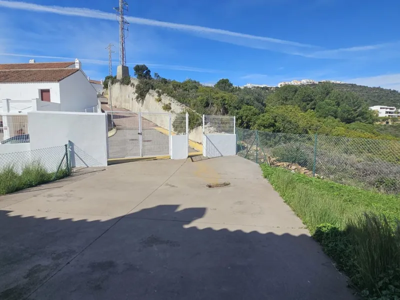 House - Townhouse в продаже в Casares, Málaga. В доме 2 спален и 2 ванных комнат. Площадь дома 211 м²