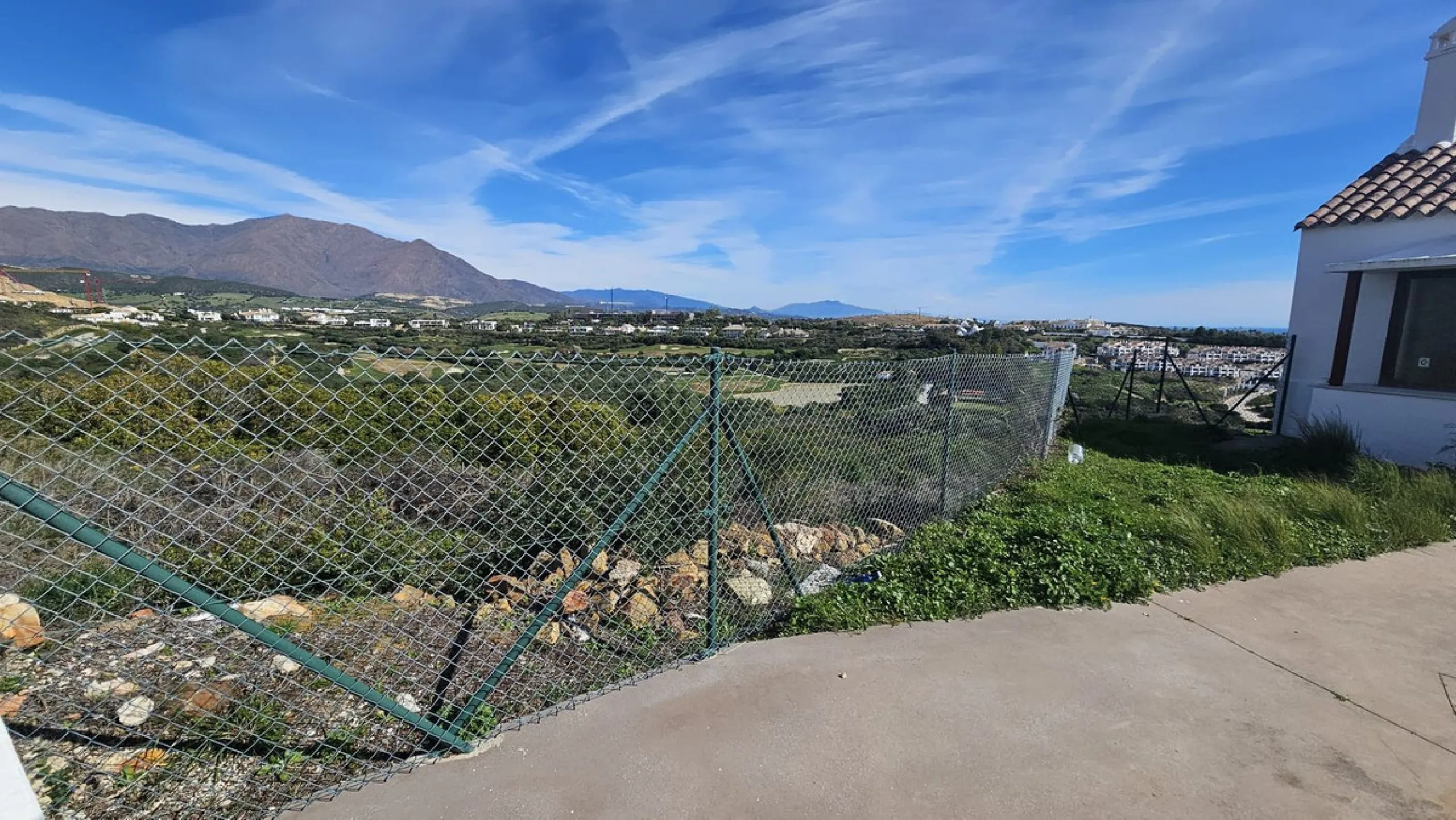House - Townhouse в продаже в Casares, Málaga. В доме 2 спален и 2 ванных комнат. Площадь дома 211 м²