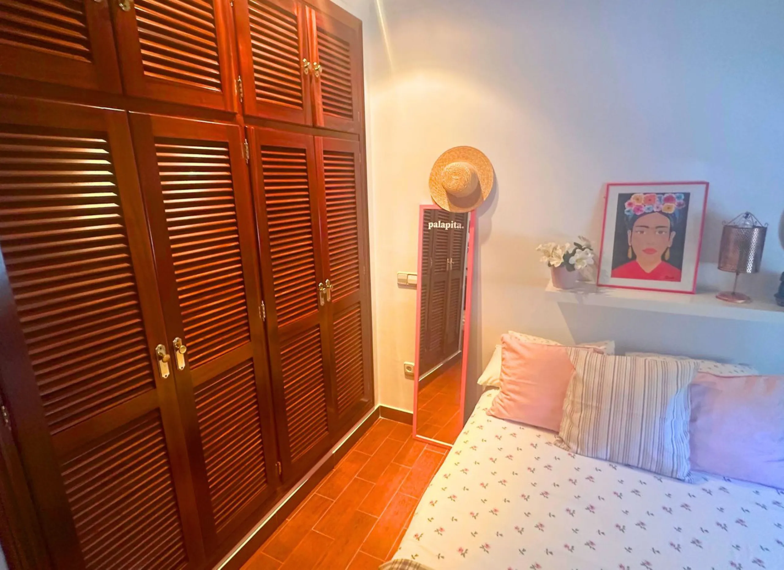 Discover this exceptional Spanish-style villa with private pool, offering space, comfort, and a unique layout ideal for family living or entertaining.