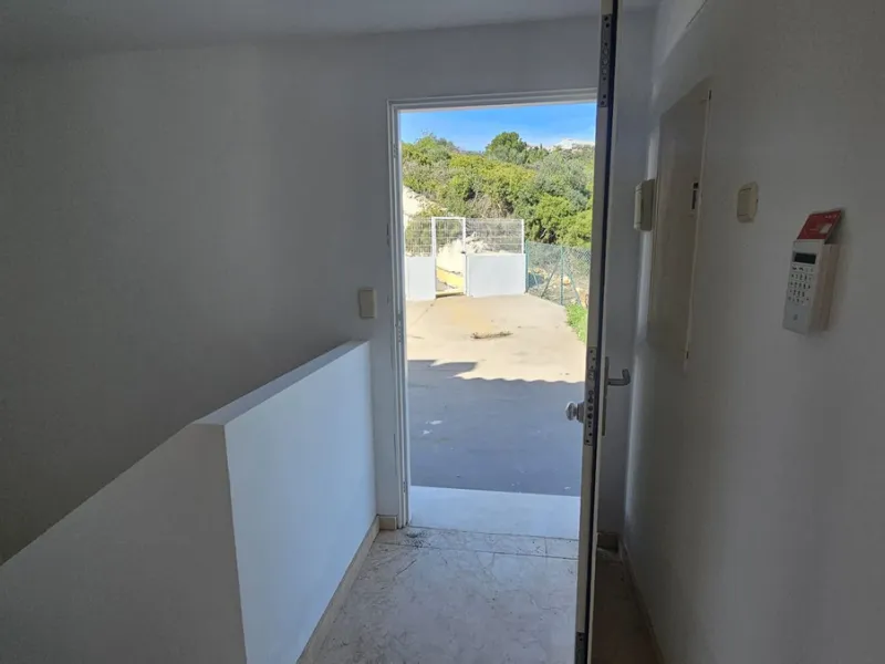 House - Townhouse в продаже в Casares, Málaga. В доме 2 спален и 2 ванных комнат. Площадь дома 211 м²