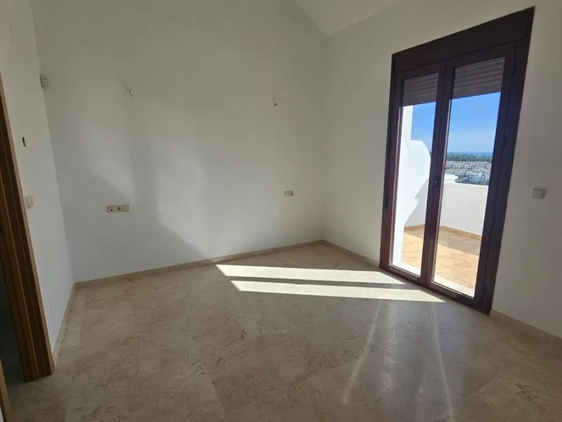 House - Townhouse в продаже в Casares, Málaga. В доме 2 спален и 2 ванных комнат. Площадь дома 211 м²