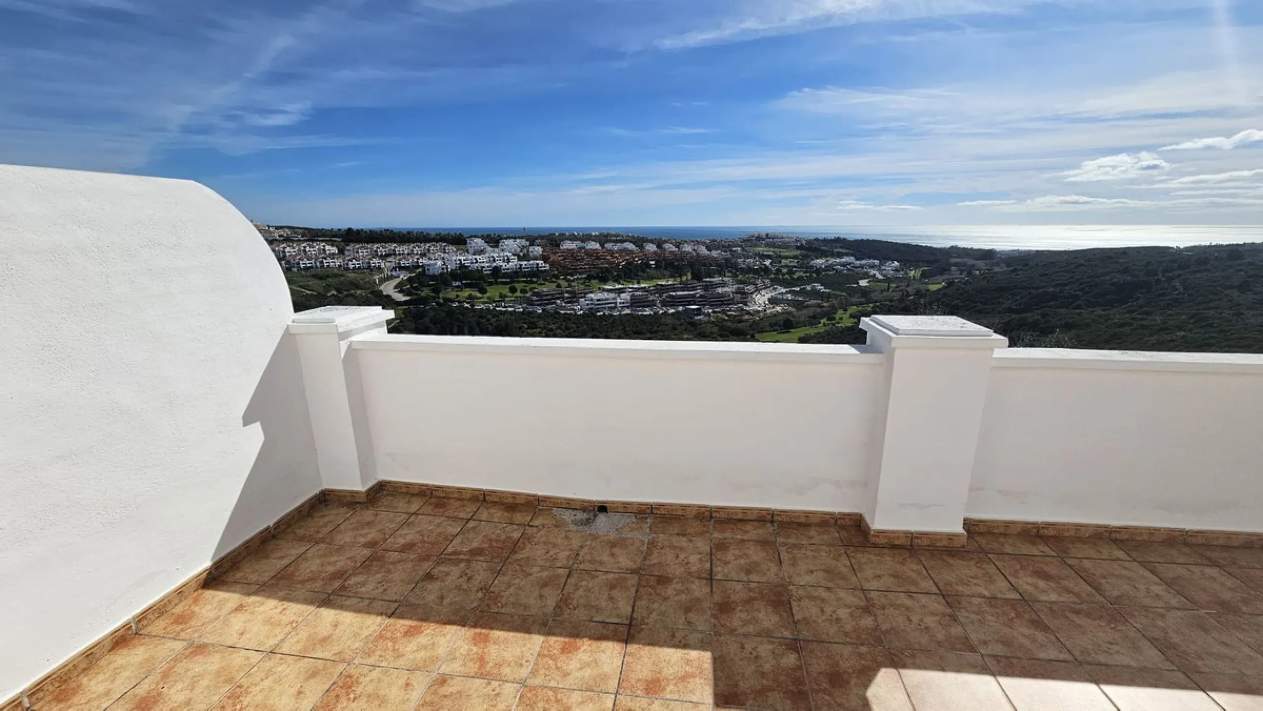 House - Townhouse в продаже в Casares, Málaga. В доме 2 спален и 2 ванных комнат. Площадь дома 211 м²