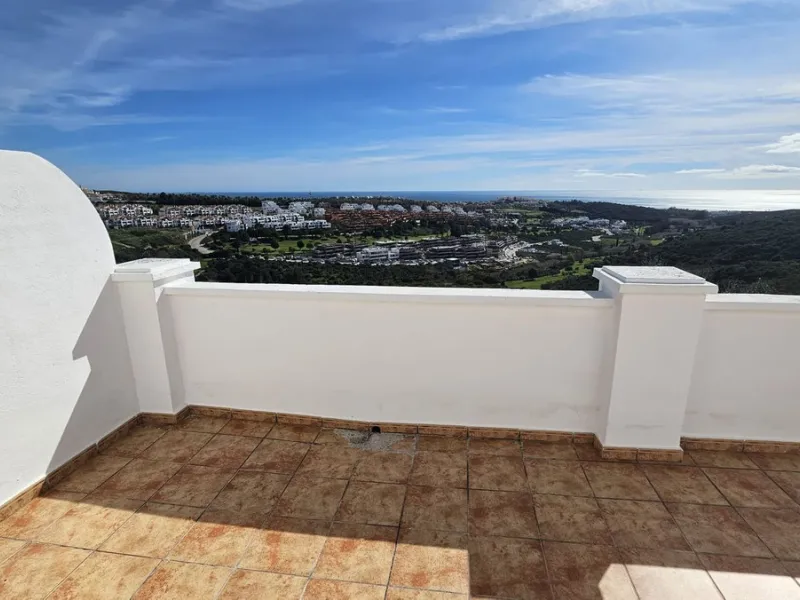 House - Townhouse в продаже в Casares, Málaga. В доме 2 спален и 2 ванных комнат. Площадь дома 211 м²