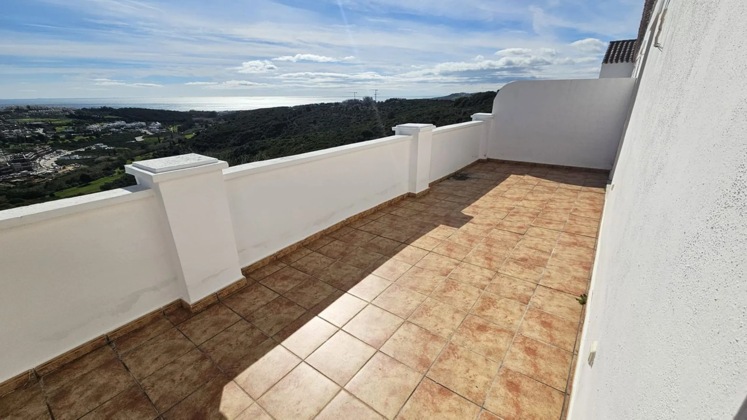 House - Townhouse в продаже в Casares, Málaga. В доме 2 спален и 2 ванных комнат. Площадь дома 211 м²