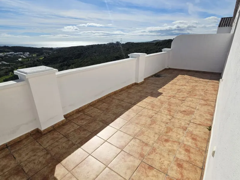 House - Townhouse в продаже в Casares, Málaga. В доме 2 спален и 2 ванных комнат. Площадь дома 211 м²