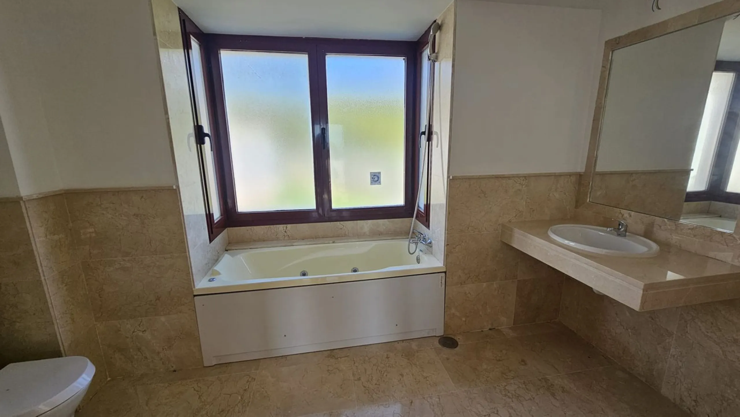 House - Townhouse в продаже в Casares, Málaga. В доме 2 спален и 2 ванных комнат. Площадь дома 211 м²
