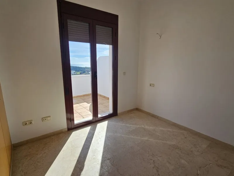 House - Townhouse в продаже в Casares, Málaga. В доме 2 спален и 2 ванных комнат. Площадь дома 211 м²