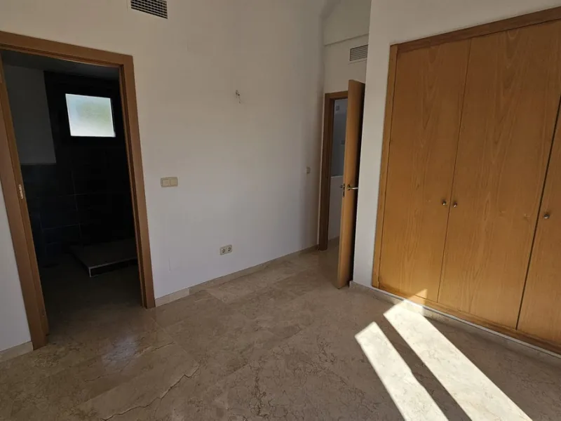 House - Townhouse в продаже в Casares, Málaga. В доме 2 спален и 2 ванных комнат. Площадь дома 211 м²