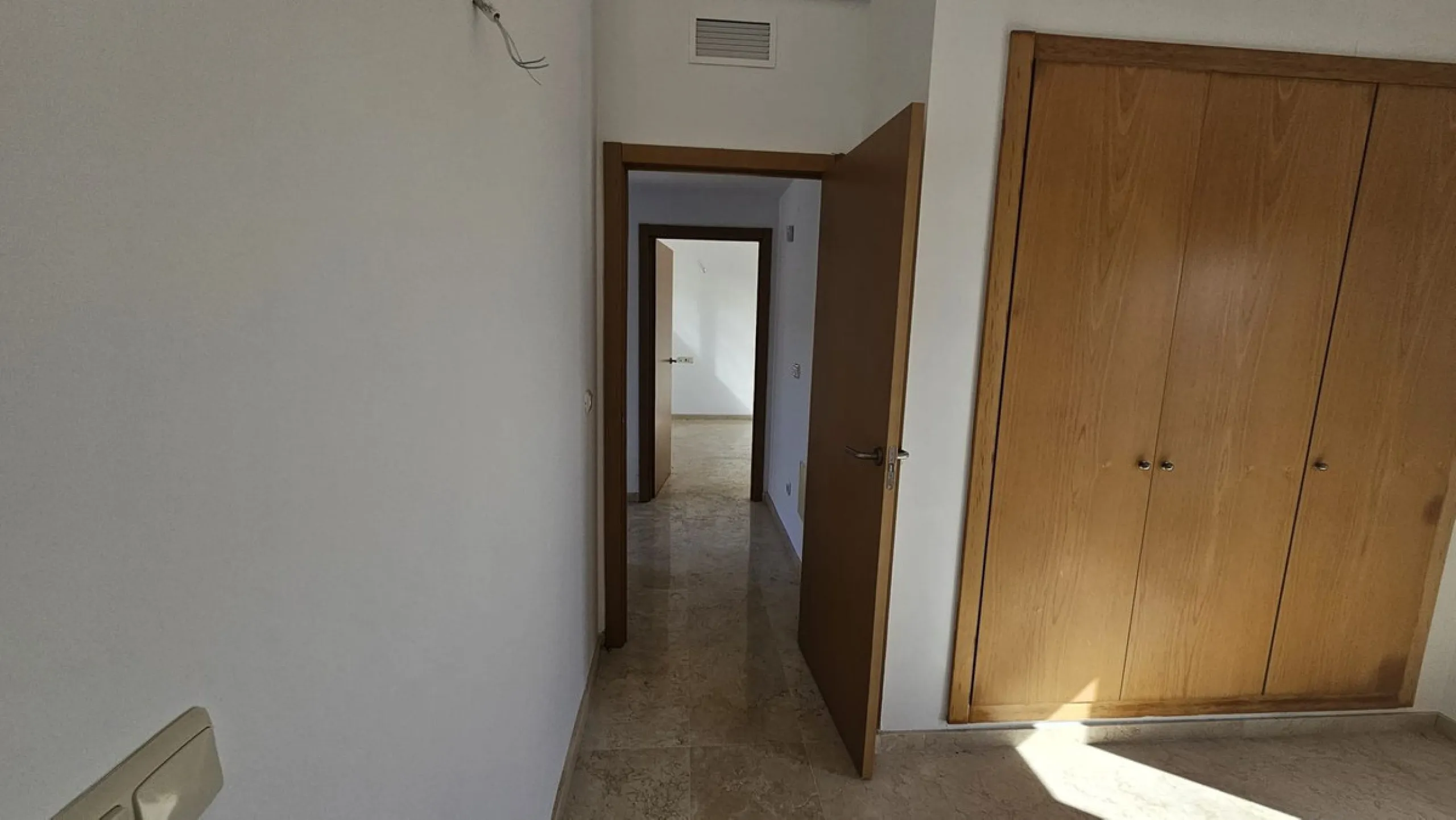 House - Townhouse в продаже в Casares, Málaga. В доме 2 спален и 2 ванных комнат. Площадь дома 211 м²