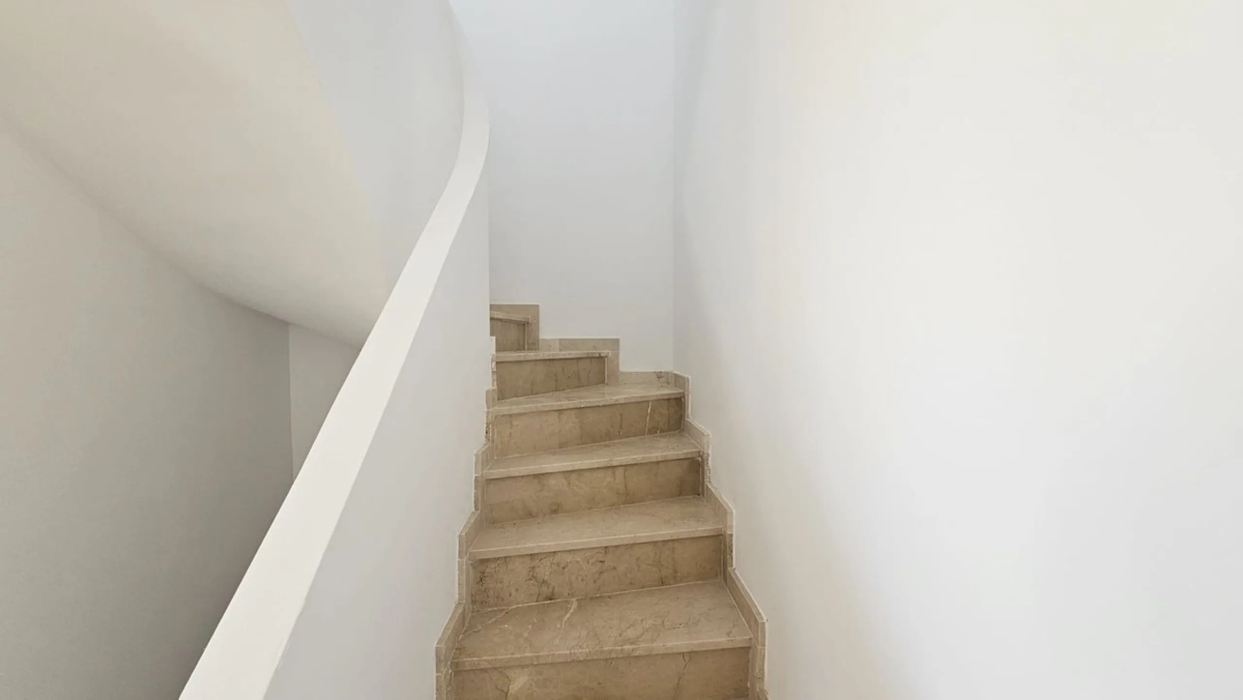 House - Townhouse в продаже в Casares, Málaga. В доме 2 спален и 2 ванных комнат. Площадь дома 211 м²