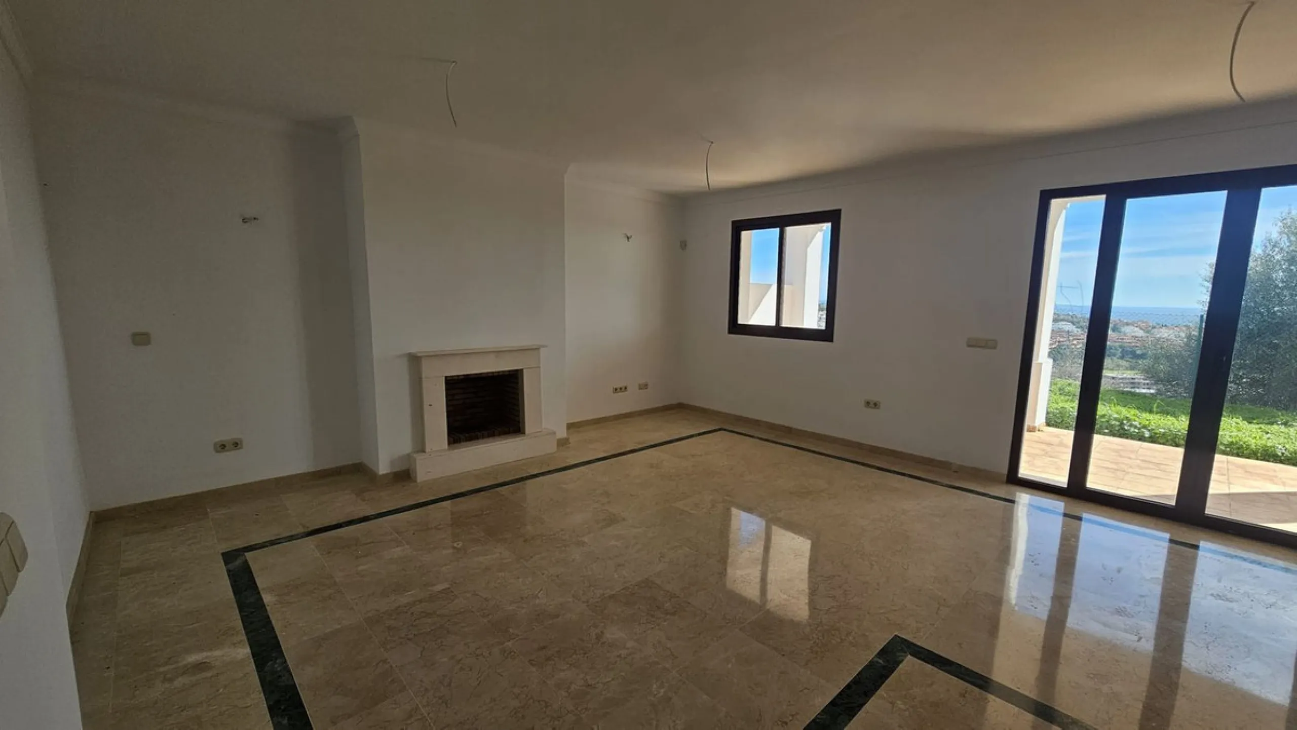 House - Townhouse в продаже в Casares, Málaga. В доме 2 спален и 2 ванных комнат. Площадь дома 211 м²