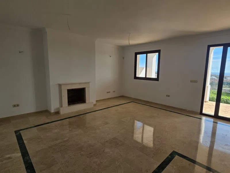 House - Townhouse в продаже в Casares, Málaga. В доме 2 спален и 2 ванных комнат. Площадь дома 211 м²